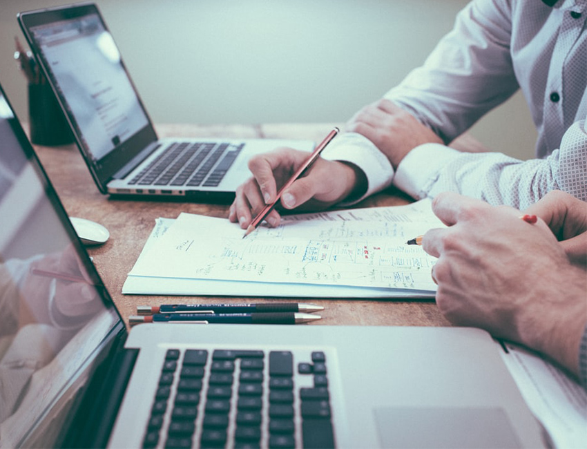 Quais são as diferenças nas funções de síndico e zelador?